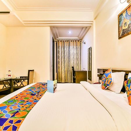 Fabhotel Oasis Dlf Phase 3 Gurgaon Esterno foto