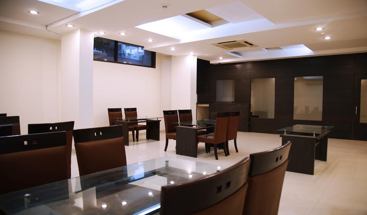 Fabhotel Oasis Dlf Phase 3 Gurgaon Esterno foto