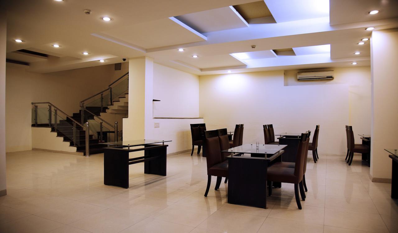 Fabhotel Oasis Dlf Phase 3 Gurgaon Esterno foto