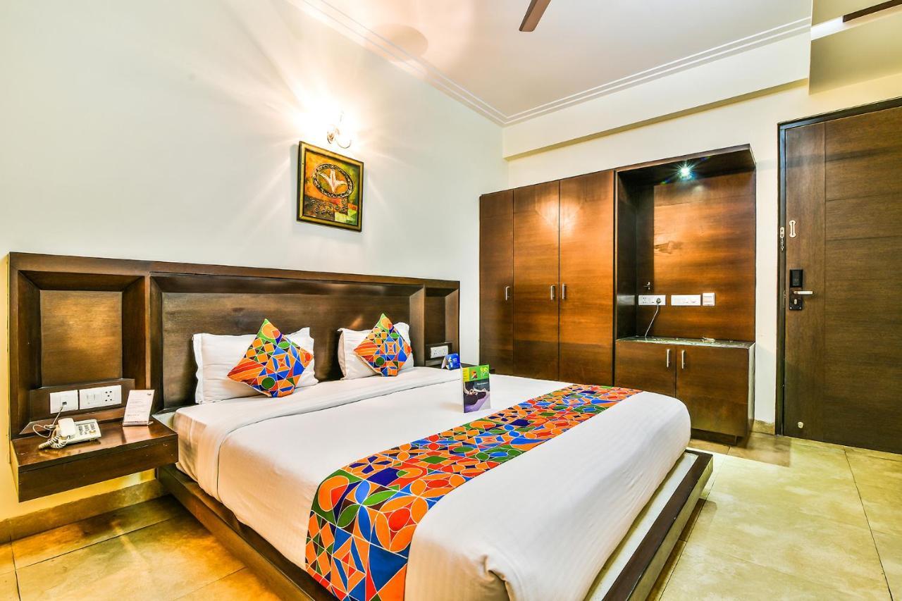 Fabhotel Oasis Dlf Phase 3 Gurgaon Esterno foto
