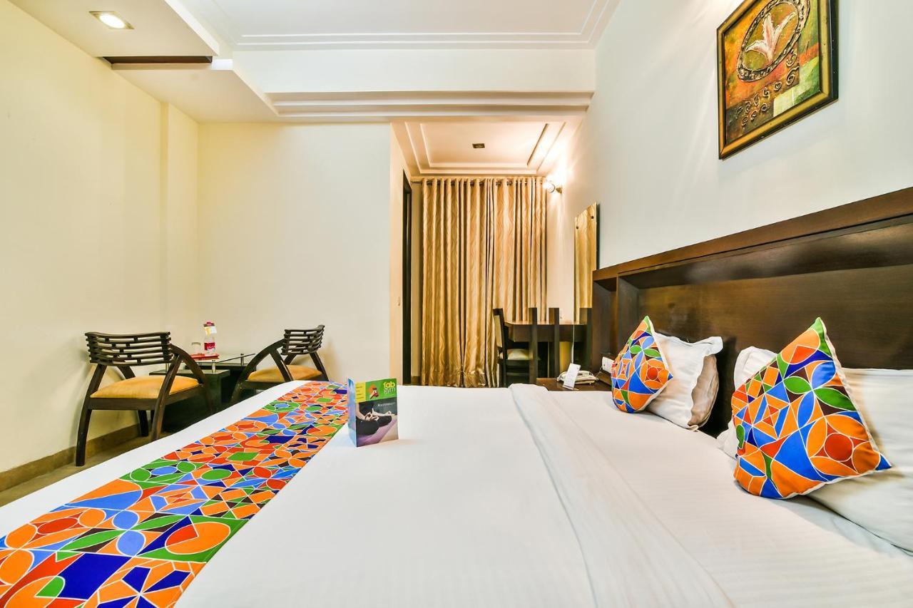 Fabhotel Oasis Dlf Phase 3 Gurgaon Esterno foto
