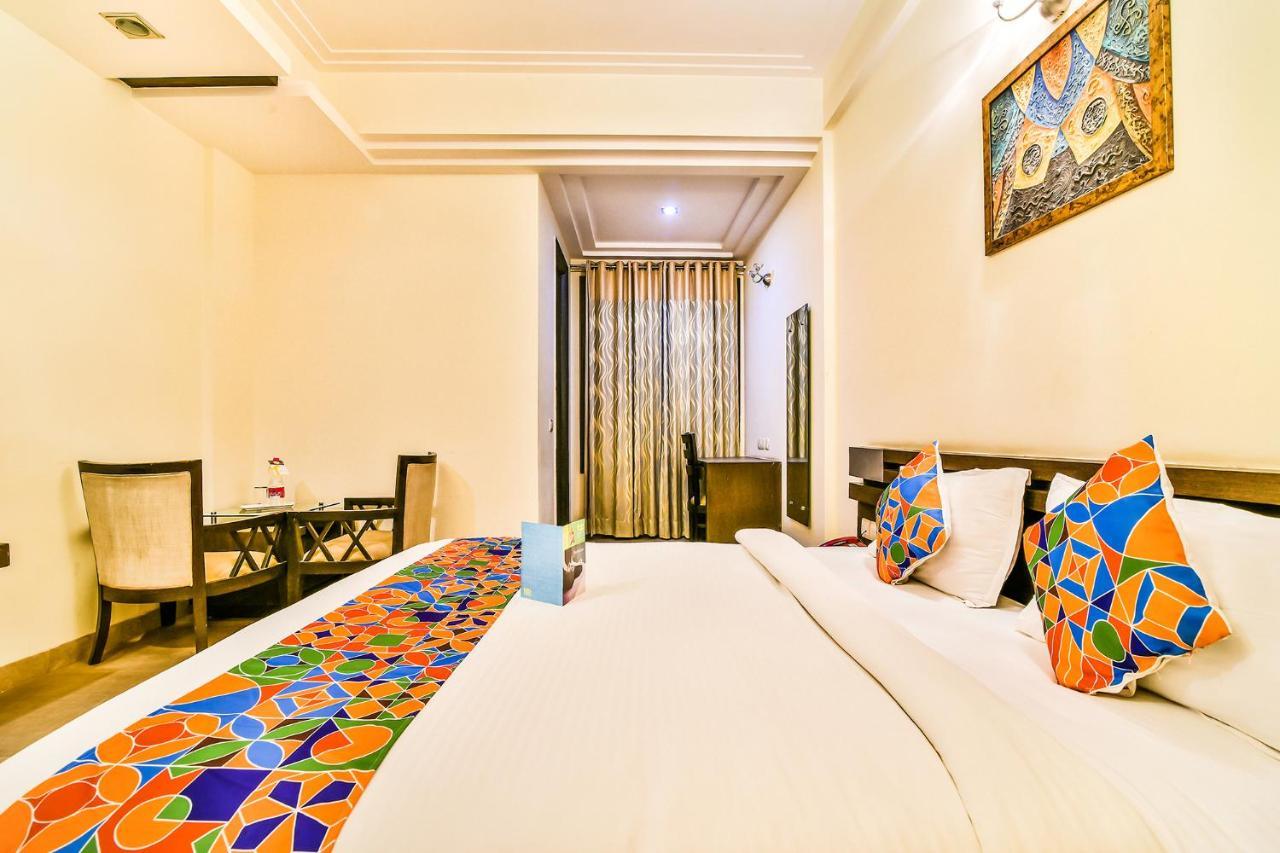 Fabhotel Oasis Dlf Phase 3 Gurgaon Esterno foto