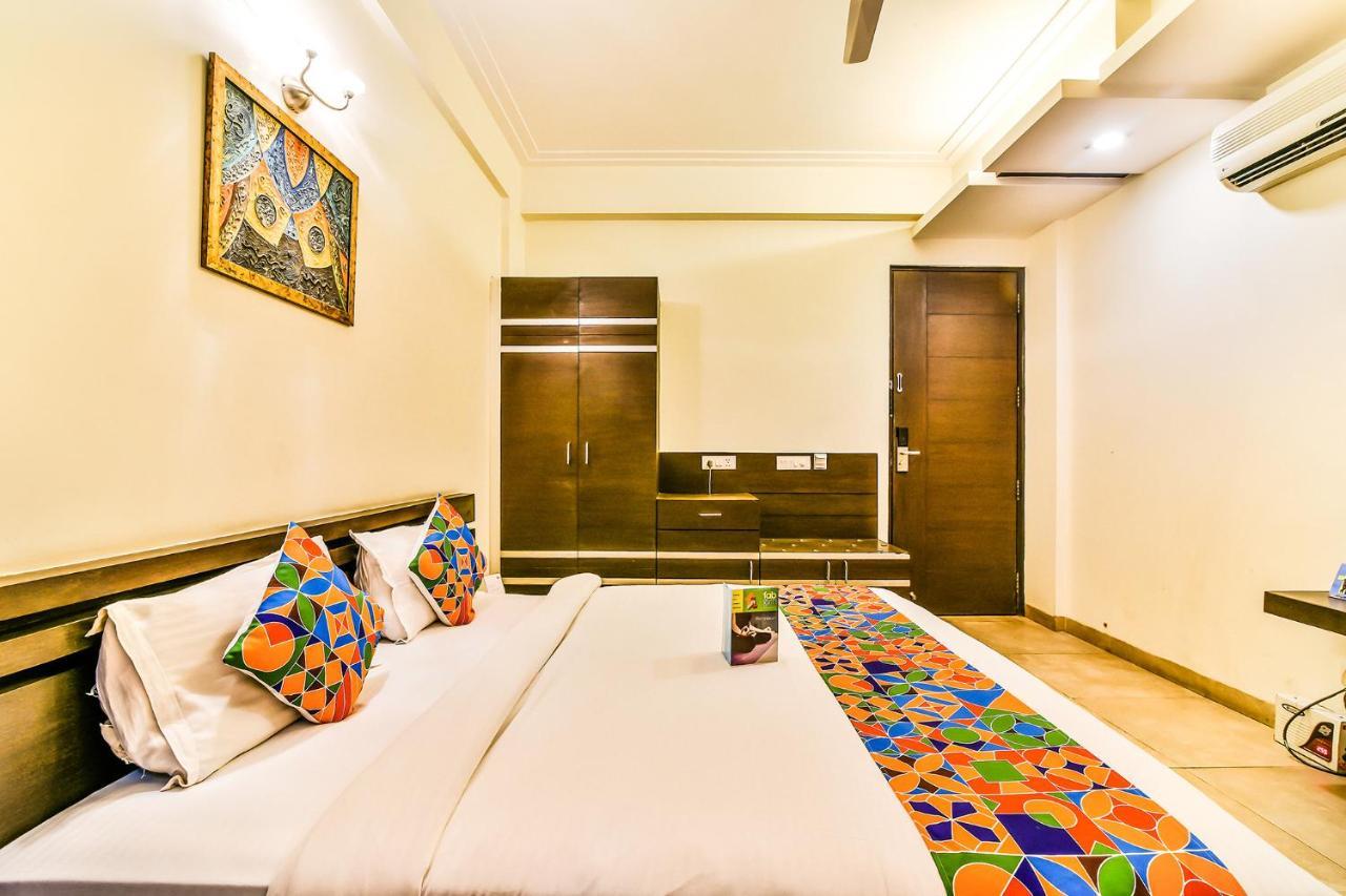Fabhotel Oasis Dlf Phase 3 Gurgaon Esterno foto